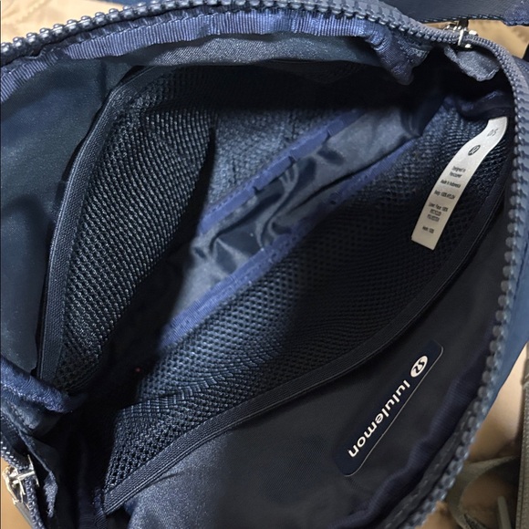 Set of FIVE Crossbody Bags in Black, Blue, Teal, and Gray - Picture 10 of 11